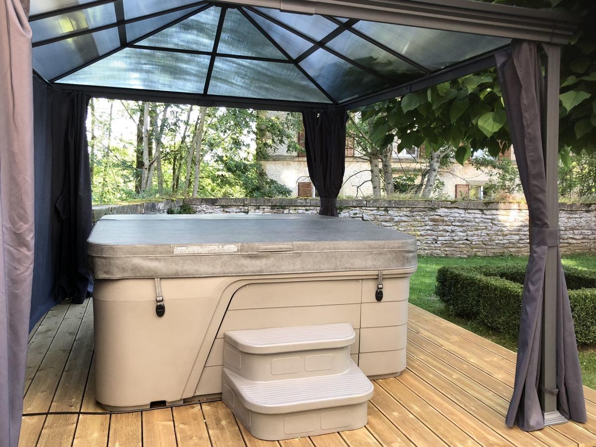 לטור Unique Holiday Home In Virton With Jacuzzi מראה חיצוני תמונה